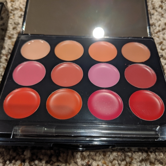 🆕 ISH | Lip Statement Palette 🎨 - Picture 3 of 4